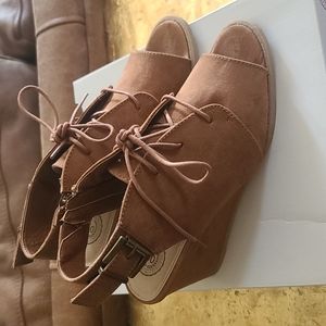 SO® Wedge Ankle Shoes| PODCAST WOMEN'S WEDGE ANKLE BOOTS| SIZE 7| COGNAC